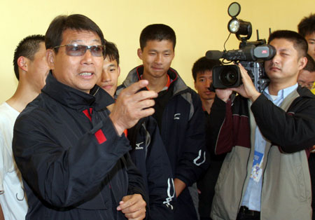 包含刚刚！上海申花完成体检广东宏远今晨临场应变，西甲赛程吃紧的词条-爱游戏网页版